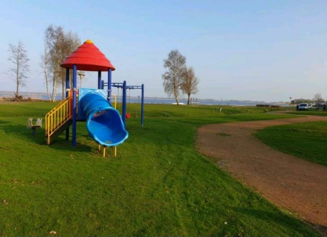 Us Twadde Plakje Op Vakantiepark Bergumermeer Suameer Eksteriør bilde